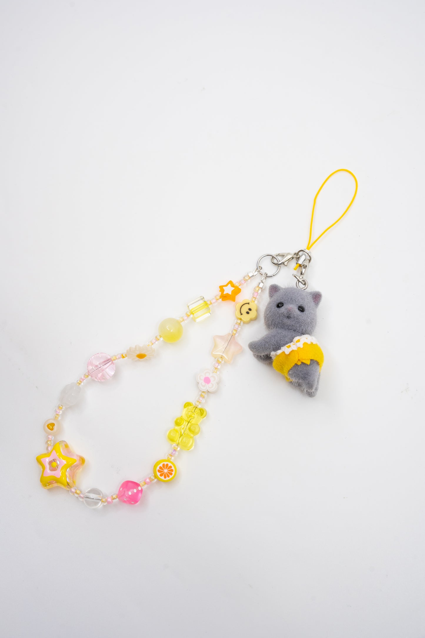 Mangekyo - Sylvanian Families v4 - Baby Grey Persian Cat Beaded Phone Charm Trinket (Yellow)