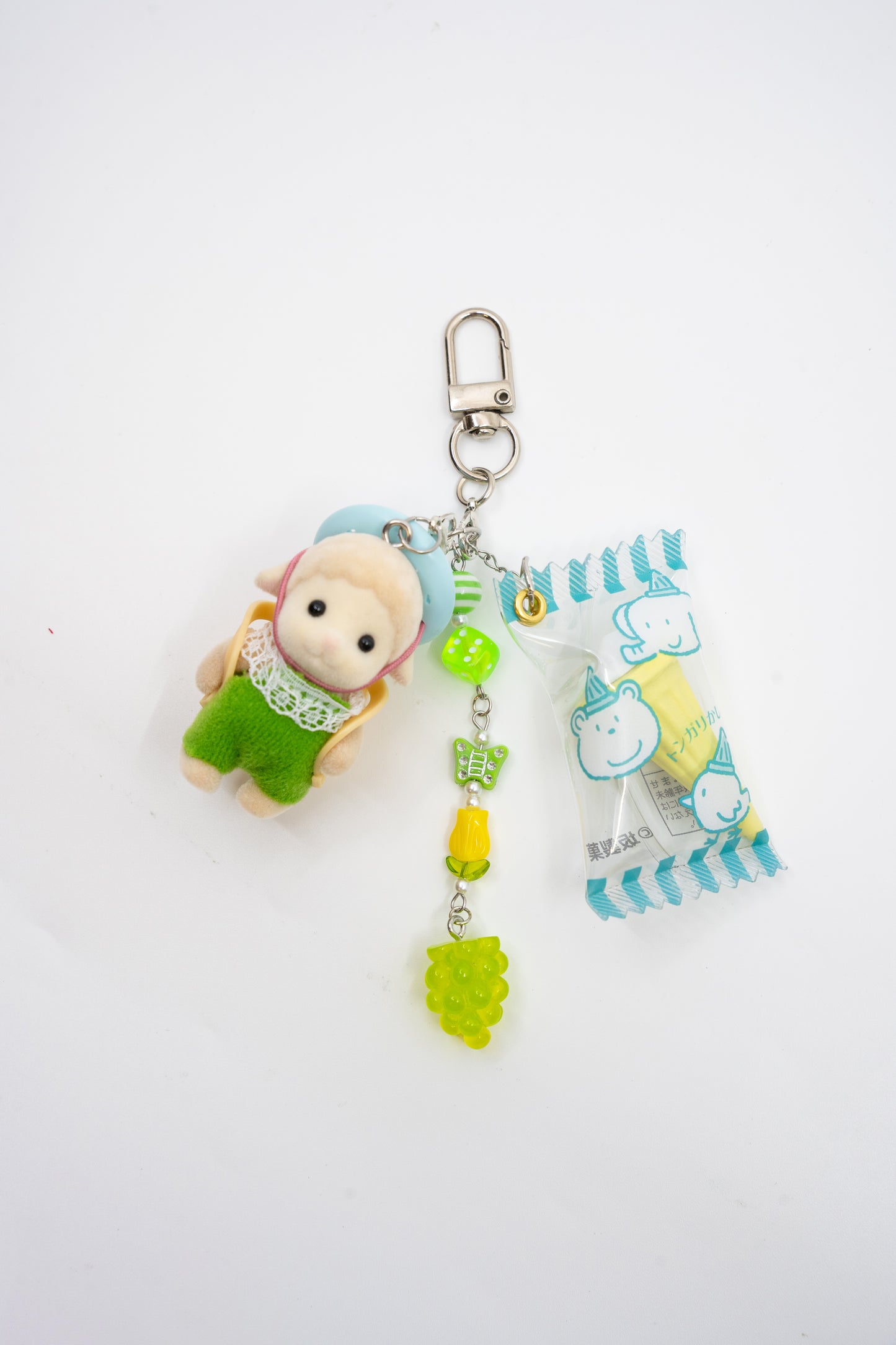 Mangekyo - Sylvanian Families v4 - Baby Sheep (with Backpack and Hat) Beaded Keychain Trinket (Green)