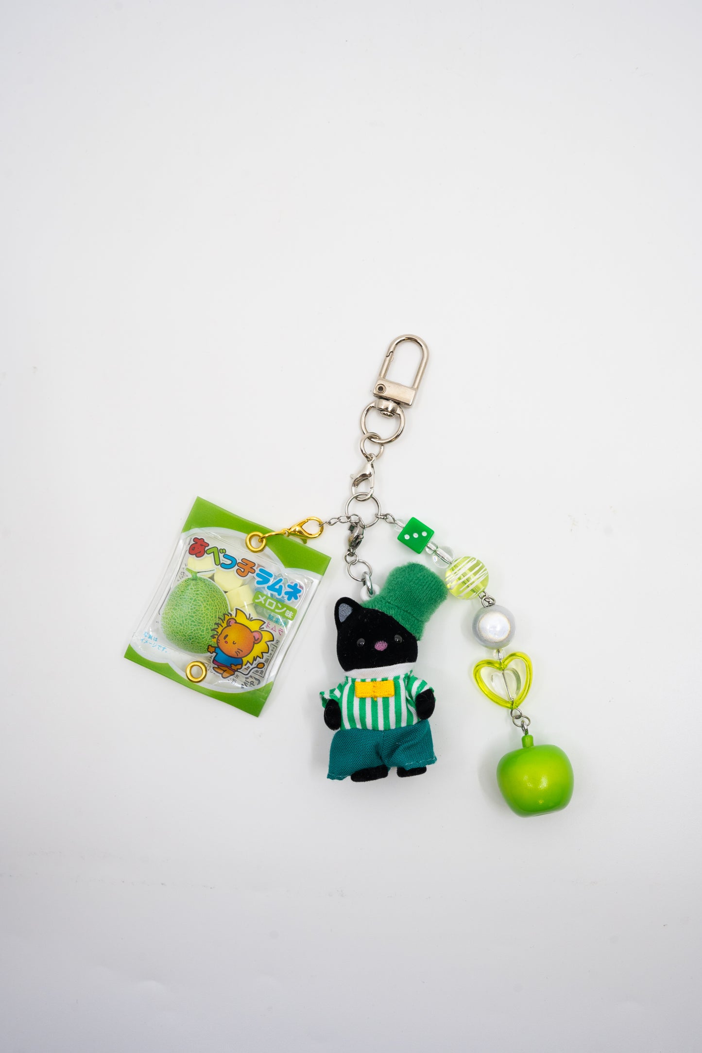 Mangekyo - Sylvanian Families v4 - Japan-Limited Keychain Baby Midnight Cat Beaded Keychain Trinket (Green)
